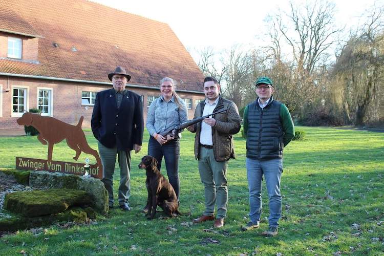 Übergabe Tombola-Gewinn der Kleemann Zuchtauslese: Mauser M12 